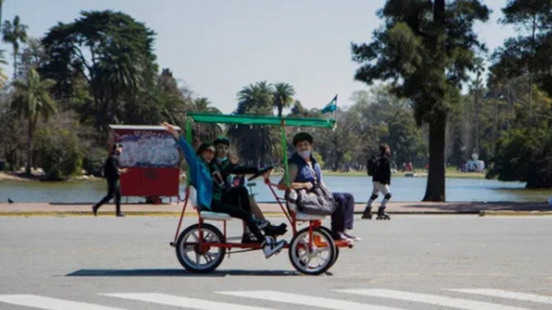 la medida estará vigente en espacios al aire libre donde no haya aglomeraciones de personas, así como en los recreos de las escuelas.
