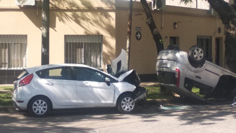 El impactante choque y vuelco en Tucumán y Guatemala