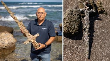 La espada debe limpiarse y analizarse más a fondo y luego se exhibirá.