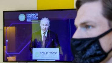 El salario de los empleados cuyas empresas no trabajen durante ese período se mantendrá íntegramente, resaltó el presidente ruso Vladimir  Putin.