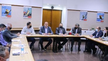 Los asistentes mantuvieron una conversación de carácter técnico.