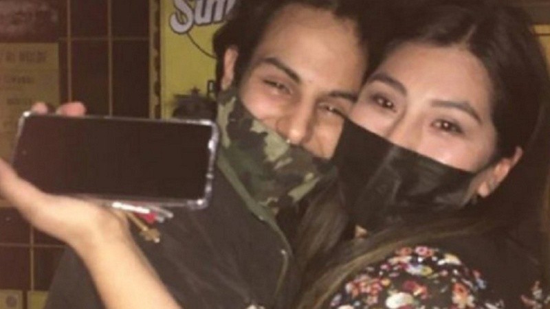 Los jóvenes se encontraron en un momento emotivo.