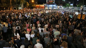Multitudinaria manifestación de protesta en la zona norte de Rosario.