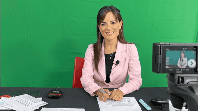 Noelia trabajó en televisión y esperaba que el hombre buscado, su padre, apareciera.