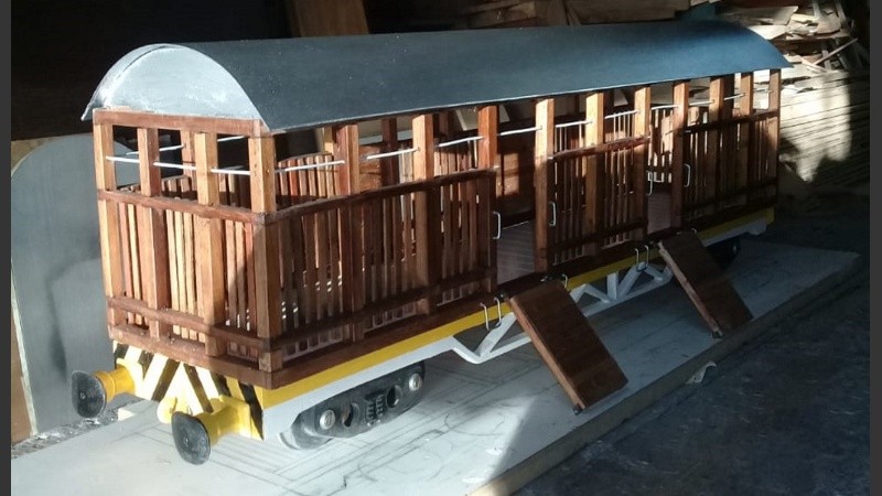 Los fabulosos vagones a escala que hace Jorge en su taller de María Juana