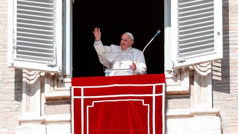 El Papa eliminó la restricción de género al suprimir la especificación 