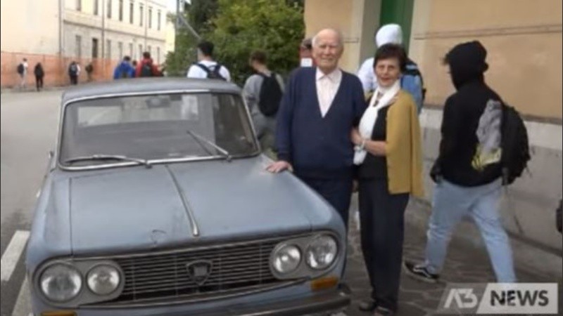 El sedán azul pertenece a Angelo Fregolent, de 94 años.