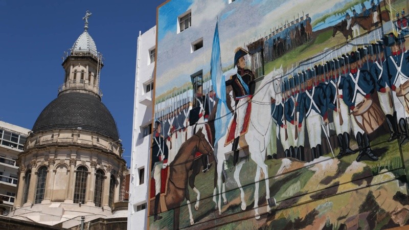 El enorme mural de Manuel Belgrano quedó inaugurado este lunes por la mañana.