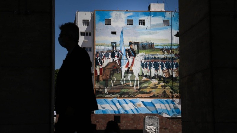 El enorme mural de Manuel Belgrano quedó inaugurado este lunes por la mañana.
