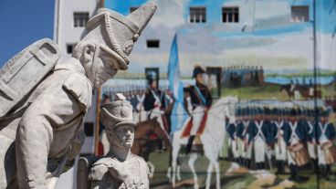 El enorme mural de Manuel Belgrano quedó inaugurado este lunes por la mañana.