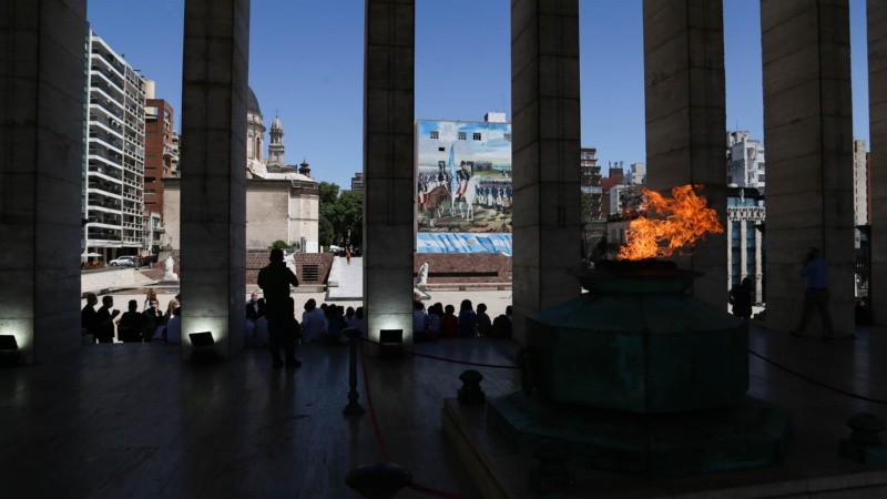 El enorme mural de Manuel Belgrano quedó inaugurado este lunes por la mañana.