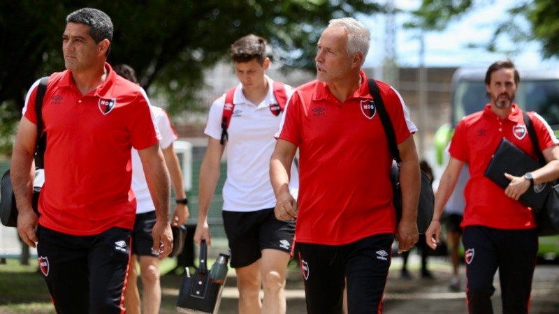 El técnico rojinegro sumó su segundo partido en el banco leproso sin victorias. 
