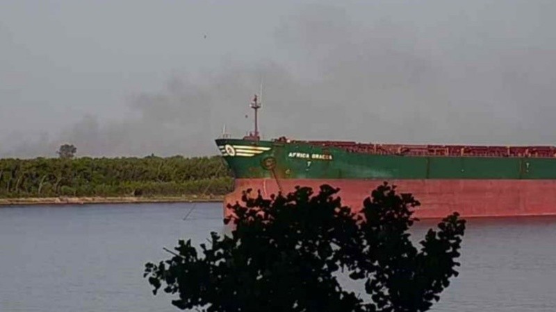 Los incendios se mantienen frente a Rosario.