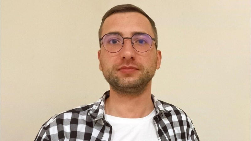 El joven que filtró los videos afirmó que hombres vestidos de civil lo detuvieron en el aeropuerto de San Petersburgo y le advirtieron que 