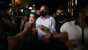 Perotti pasó un mal momento con los vecinos que fueron a la marcha.