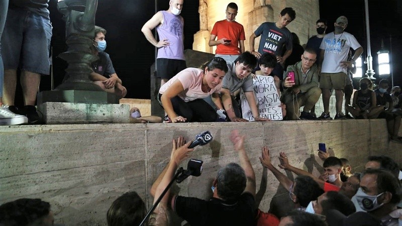 La tensa marcha este miércoles en el Monumento a la Bandera.