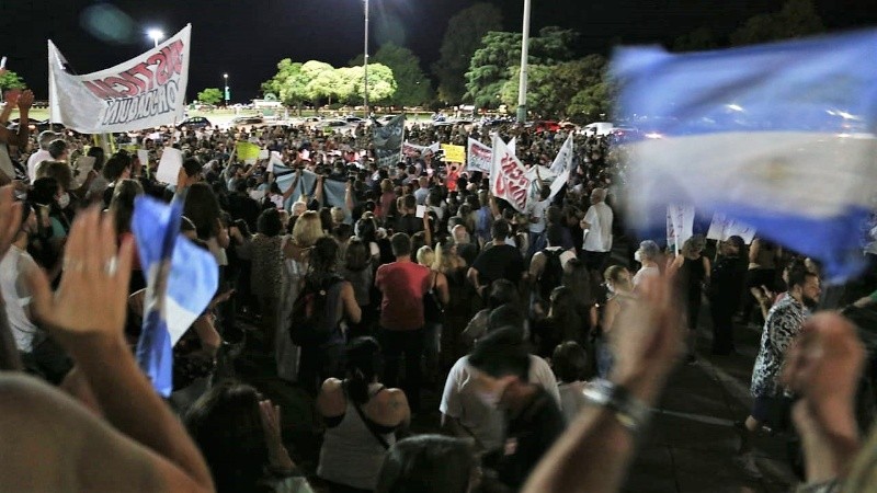 Mucha gente se acercó al Monumento.