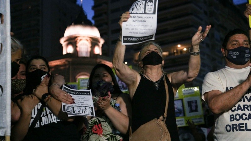 La tensa marcha este miércoles en el Monumento a la Bandera.