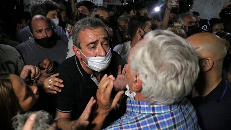 La tensa marcha este miércoles en el Monumento a la Bandera.