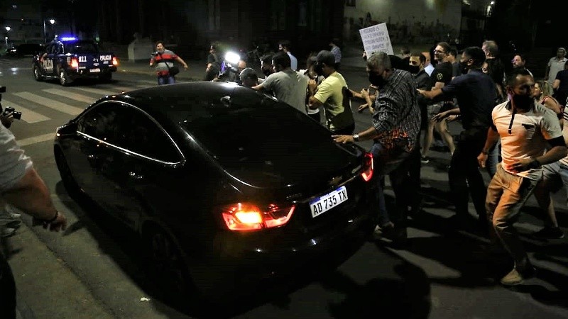 La tensa marcha este miércoles en el Monumento a la Bandera.