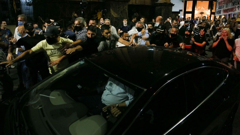 La tensa marcha este miércoles en el Monumento a la Bandera.