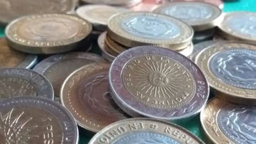 Las monedas doradas de 50 y 25 centavos (acuñadas en cobre y de un peso de 6 gramos) se venden por el doble o el triple de su valor facial.