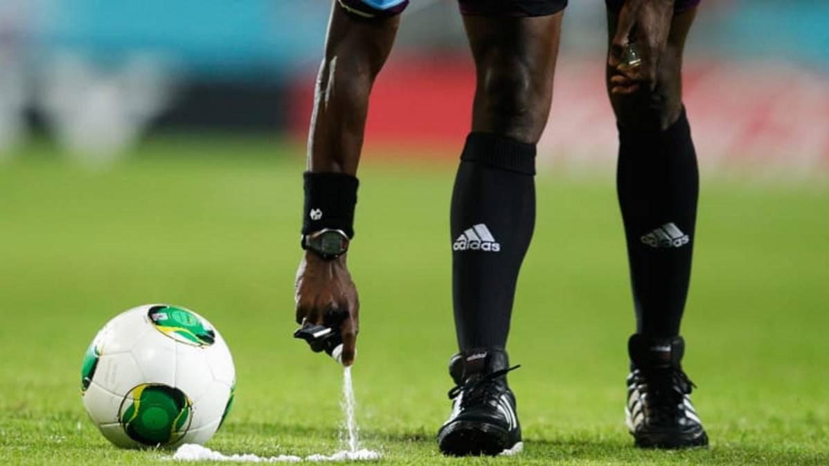 La FIFA deberá pagar una millonaria suma al argentino que creó el spray para árbitros | Ecos365.com.ar | Información de negocios, economía, gestión y emprendimientos de la ciudad de Rosario y región