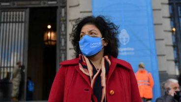 La ministra de Salud, Carla Vizzotti, fue trasladada de urgencia a Buenos Aires.