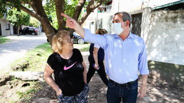 Vecinos y vecinas de Villa Banana le acercaron pedidos al intendente