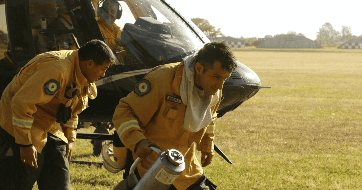 Fuego en las islas: brigadistas trabajan para contener un foco de 400 metros en territorio entrerriano | Rosario3