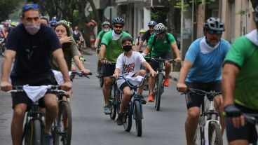 Familiares y amigos realizaron el homenaje con el lema "Que el amor venza al odio".