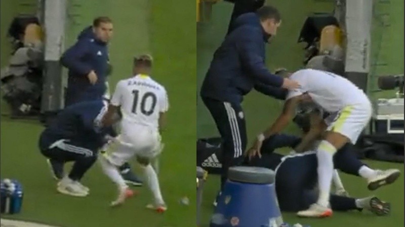 Raphinha no pudo frenar y se llevó puesto a Marcelo Bielsa.