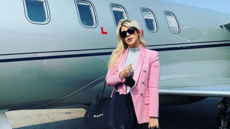 Wanda se fue a Milán sin Icardi y sugirió que tiene nuevas pruebas contra Icardi.