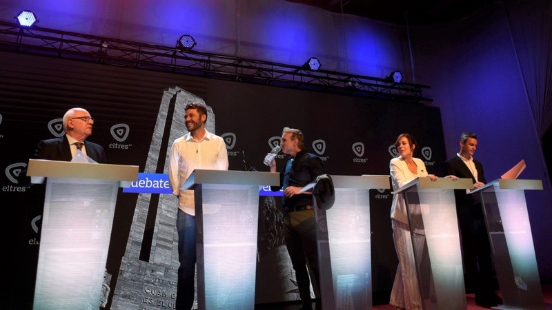 Los postulantes al Concejo durante un corte del debate del mediodía.