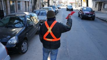Imagen de archivo. Según testimonios, los cuidacoches en la zona del Hipódromo cobraban mil pesos para estacionar.