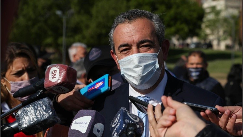 Con respecto a las nuevas licencias, el intendente señaló que la prioridad la tendrán los choferes del servicio-.