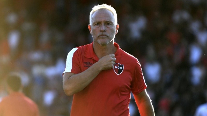 El técnico rojinegro habló de su deseo de seguir al frente del primer equipo en 2022.