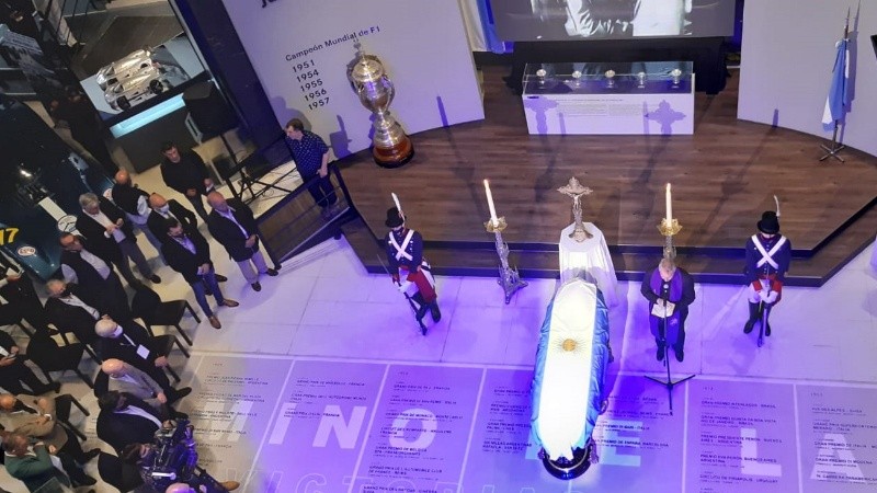 El quíntuple campeón del mundo de F1 fue acompañado por amigos y familiares.