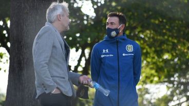 Ricardo Carloni bancó al Kily González y espera que llegue al final del contrato.