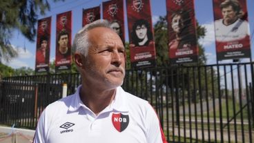 El entrenador de Newell's confía en sus posibilidades y espera la decisión de la dirigencia.