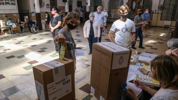 La votación se desarrollaba con normalidad en las escuelas rosarinas.