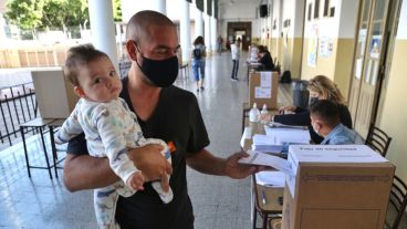La votación se desarrollaba con normalidad en las escuelas rosarinas.