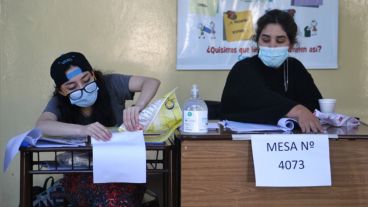 La votación se desarrollaba con normalidad en las escuelas rosarinas.