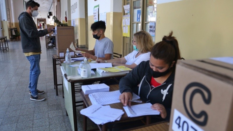 La votación se desarrollaba con normalidad en las escuelas rosarinas. 