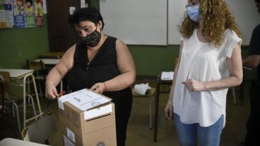 A las 18 cerró la votación y comenzó el escrutinio en las escuelas.