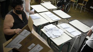 A las 18 cerró la votación y comenzó el escrutinio en las escuelas.
