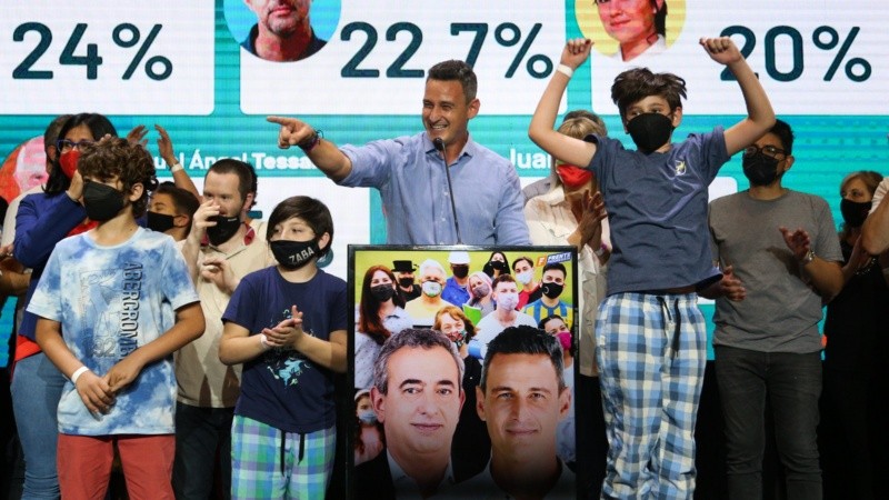 Ciro Seisas festejó el triunfo este domingo por la noche. 