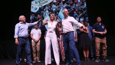 El festejo de la senadora electa Losada tras su elección en la provincia de Santa Fe