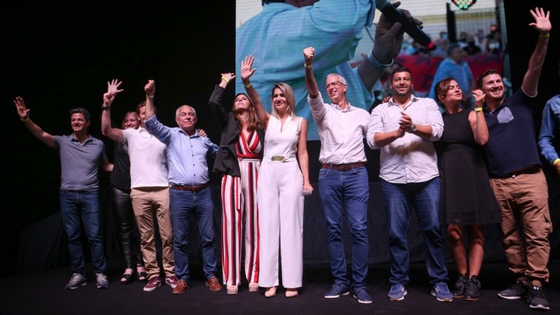 El festejo de Losada y todo su equipo en Metropolitano