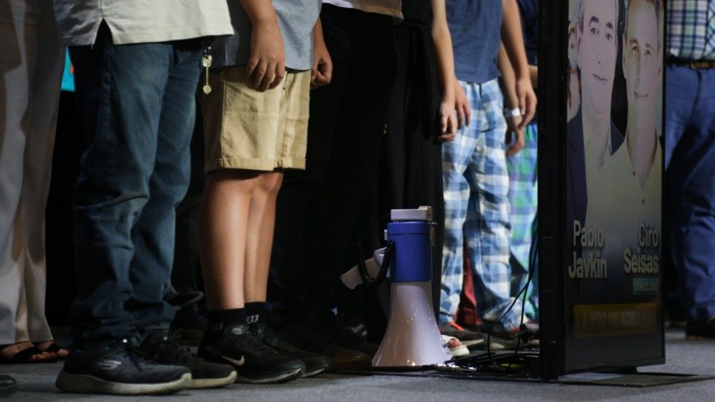 El megáfono de Javkin, se convirtió ya en un símbolo de su espacio político.